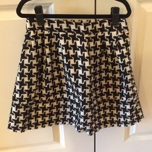 Black & White mini skirt XS